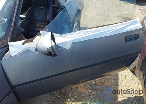 1990 Chevrolet Corvette z USA, uszkodzony, nr VIN 1G1YY2388L5111727